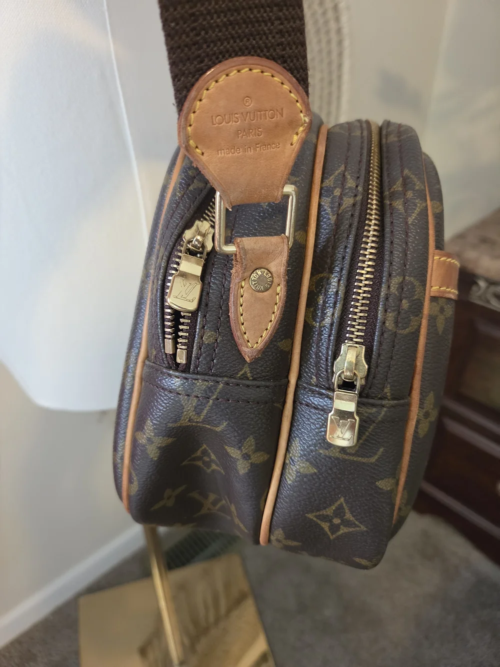 AUTHENTIC LOUIS VUITTON REPORTER BAG WITH COA